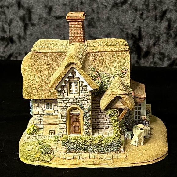Lilliput Lane | Bargate Cottage Tea Room | English Tea Rooms Collection - Picture 6 of 15